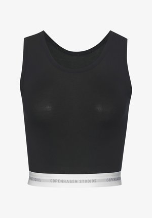 Top corto nero realizzato in morbido tessuto, con scollatura rotonda e una fascia bianca a contrasto all'orlo con la scritta "COPENHAGEN STUDIOS".