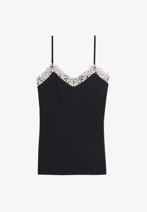 Zwarte top met dunne bandjes, voorzien van een geschulpte kanten rand in een bloemmotief langs de halslijn. Zachte, gladde stoftextuur.