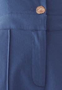 Unausgewählt, steel blue