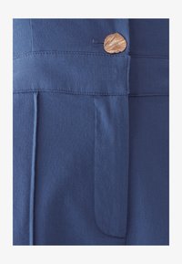 Unausgewählt, steel blue