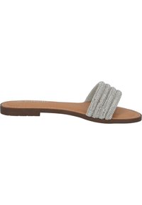 Sandali piatti argento con tre cinturini in tessuto decorati con gemme trasparenti, caratterizzati da una suola piatta marrone e una soletta in ecopelle liscia.