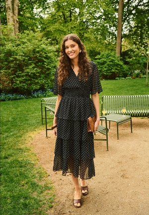 Saint Tropez, SVANNASZ DRESS - Robe de jour - black dot polka