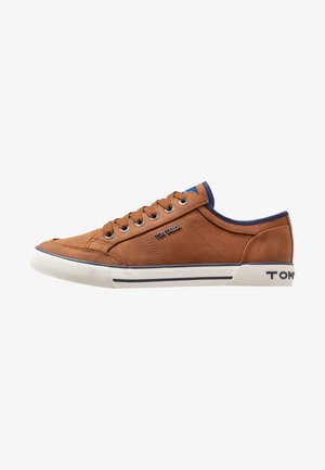 Sneakersy niskie - cognac