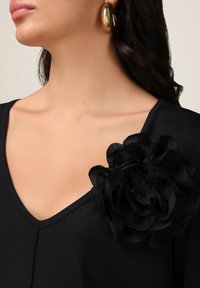 Oltre CON SPILLA A FIORE - Longsleeve - nero