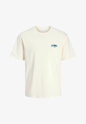 Short-sleeve cream t-shirt made of cotton, featuring a colorful graphic design with a fish and "Sardinha" text on the left chest.