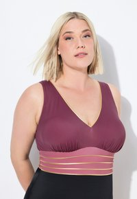 Haut de maillot de bain à décolleté plongeant en bourgogne avec des accents dorés et un buste froncé, comprenant une bande rose ajustée et un bas noir. Texture lisse et élégante.