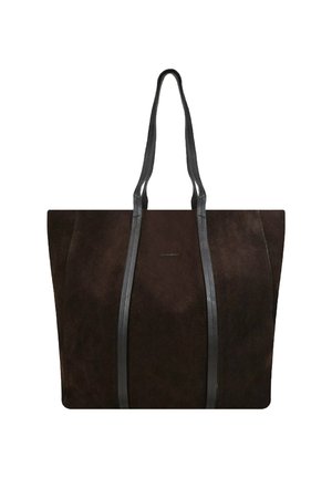 Bolso tote de ante marrón con correas de piel negra lisa, que presenta un diseño minimalista y una forma estructurada. Sin herrajes ni acentos visibles.