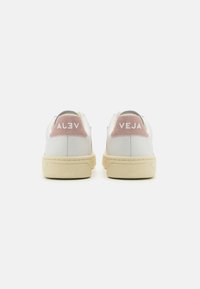 Veja V-12 - Tenisky - extra white/babe