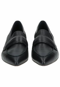 Czarne skórzane mokasyny z ostro zakończonym noskiem, z teksturowaną wstawką na górze i subtelnymi detalami ściegów. Gładkie wykończenie.