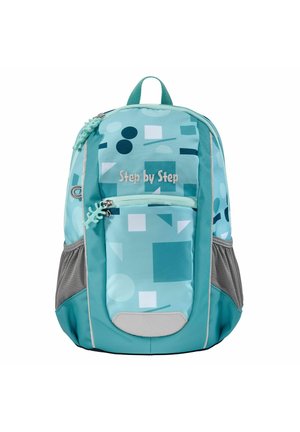 Ein türkisfarbener Rucksack mit geometrischen Mustern in Blau und Weiß. Hergestellt aus strapazierfähigem Material mit einer vorderen Reißverschlusstasche und seitlichen Netzfächern.