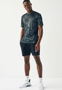 Next ACTIVE TIE DYE - Marškinėliai su spaudiniu - mottled black