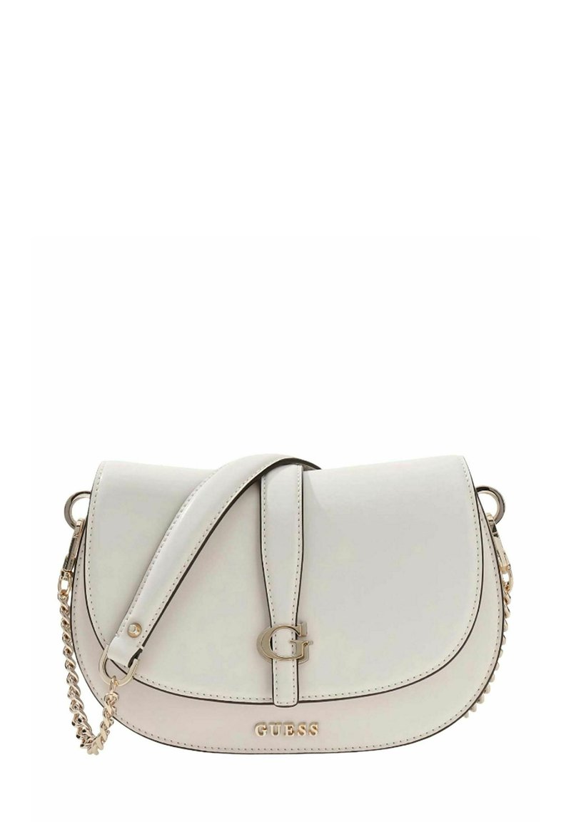 Borsa a tracolla in similpelle bianca con una forma curva. Presenta un logo e accessori dorati, un dettaglio a catena e una tracolla regolabile.