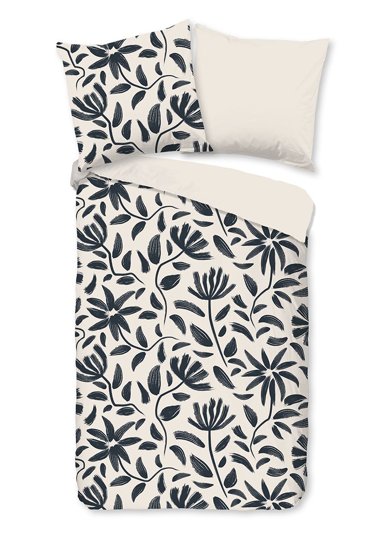 Set di biancheria da letto con motivi floreali blu scuro su sfondo crema. Include una federa e una copertura per il piumone con una texture liscia.