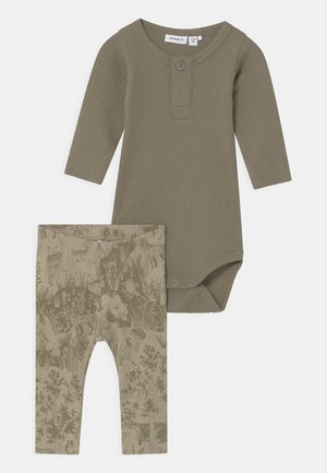 NBMDINORO SET UNISEX - Legging - aloe