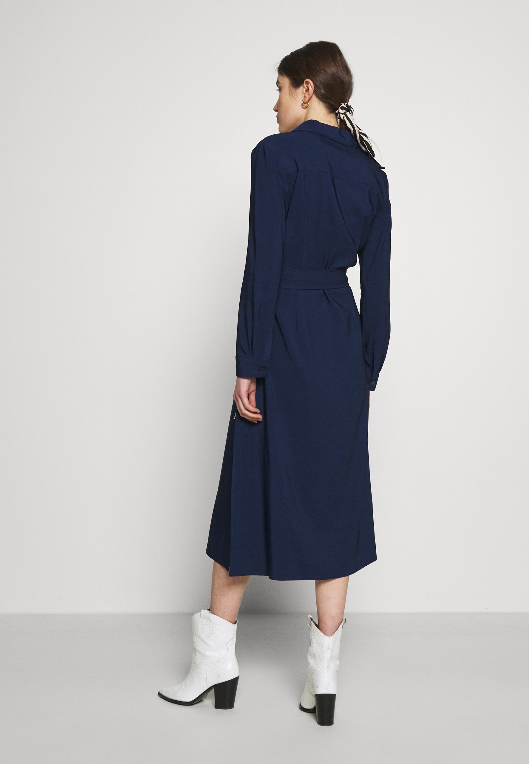 Fabienne Chapot THEA LOU DRESS Skjortekjole wavy navy Fabienne Chapot THEA LOU DRESS - Skjortekjole - wavy navy
