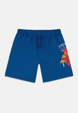 Shorts de bain bleus avec une taille élastique et un cordon de serrage. Présente un design graphique d'un personnage sur le côté gauche. Fabriqué en tissu léger.