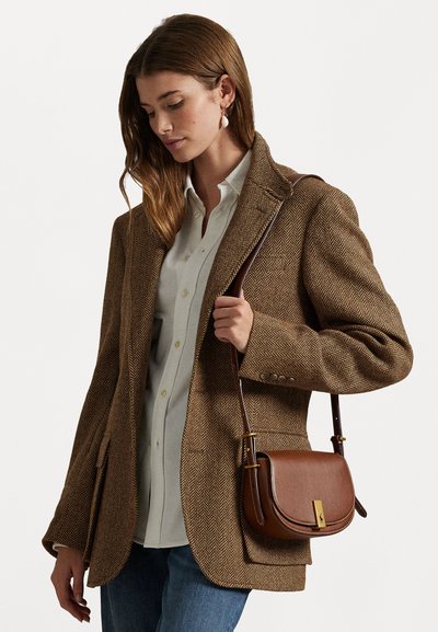 Polo Ralph Lauren POLO ID CALFSKIN MINI SADDLE BAG - Soma ar siksnu pāri ķermenim - cuoio