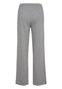 Szare spodnie dresowe wykonane z miękkiej mieszanki bawełny, charakteryzujące się luźnym krojem, elastycznym pasem i prostymi nogawkami. Bez wyraźnych wzorów ani dodatków.