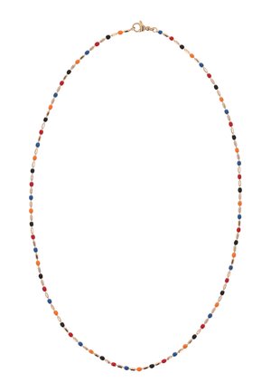 Delikatny złoty naszyjnik z łańcuszkiem, ozdobiony małymi koralikami w kolorach czerwonym, niebieskim, czarnym i pomarańczowym, zapinany na zapięcie typu karabińczyk.