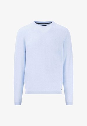 Világoskék kötött pulcsi V-nyakkal. Bordás mandzsetta és alj jellemzi. Diszkrét logó a mellkasnál. Puha tapintású. Normál szabás.