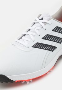 adidas Golf TRAXION LITE MAX 24 - Golfskor - footwear white/coreblack/solarred
