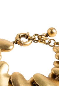 Naszyjnik w kolorze złotym wykonany z metalu, charakteryzujący się zaokrąglonymi, organicznymi kształtami o teksturowanej powierzchni. Zawiera duże ogniwa oraz okrągłe zapięcie.