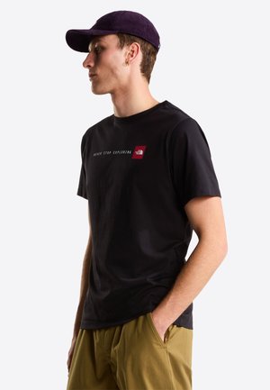 M NSE REG GRAPHIC. - T-shirt con stampa - tnf black