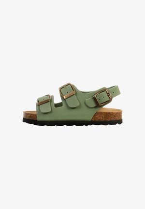 Groene sandalen met open teen, kurken zool en drie verstelbare bronzen gespen, met twee banden over de voet en één rond de hiel.