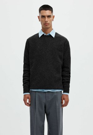 Annarr Pullover - charcoal art