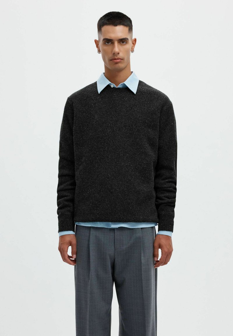 Annarr Pullover - charcoal art