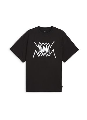T-shirt noir en coton à coupe ample, présentant un design graphique blanc incluant le mot "PUMA" et des motifs en zigzag.