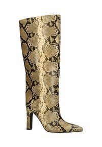Kniehoge hakken met een puntige teen, voorzien van een slangenprint in beige- en zwarttinten. Glad textuur en een slanke zwarte hak.