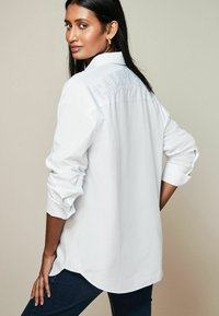 Next OVERSIZED  - Nööpidega pluus - white embroidered california slogan