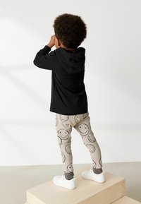 Next LONG SLEEVE HOODIE AND LEGGINGS SET - Luvtröja - black ecru cream smile face