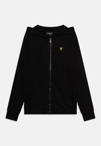 Sudadera negra con cremallera, hecha de tela suave, con un bolsillo tipo canguro y un pequeño logo bordado en amarillo en el pecho.