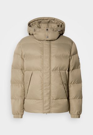 Beige gepolsterte Kapuzenjacke mit zwei Fronttaschen, strukturiertem Stoff und gerippten Bündchen. Druckknöpfe am Hals zum Schließen.