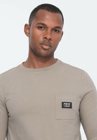 Ombre WITH POCKET  - Langarmshirt - ash