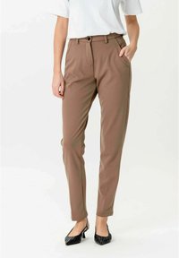 Neselectat, dark beige