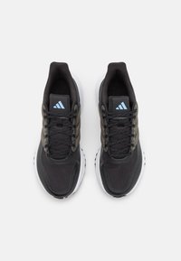adidas Performance ULTRABOUNCE TR BOUNCE - Hardloopschoenen voor op de weg - core black/footwear white/blue dawn
