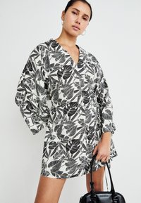 Replay Vapaa-ajan mekko - black/natural white