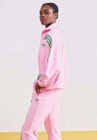 adidas Originals Spodnji deli trenirk - true pink