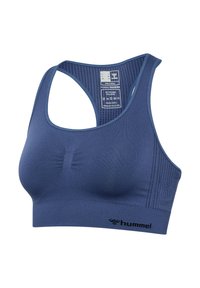 Blå sportbh i elastisk tyg med texturerad design, racerback-stil och logotyp på banden. Har sömdetaljer framtill.