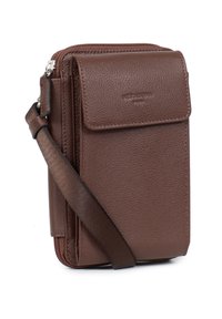 Borsa a tracolla in pelle marrone con chiusura con zip e patta. Caratterizzata da una superficie testurizzata e una tracolla removibile per opzioni di trasporto versatili.