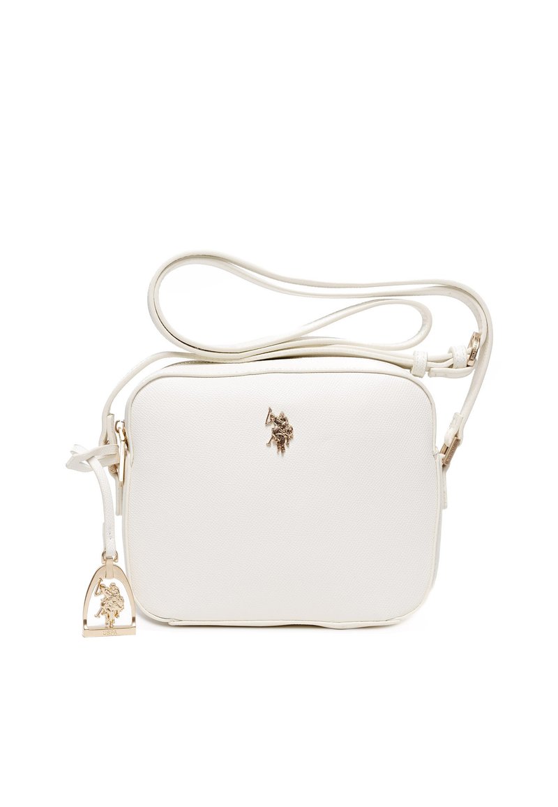 Borsa a tracolla bianca in pelle testurizzata con logo dorato, accessori coordinati e una tracolla removibile, di forma rettangolare e bordi lisci.