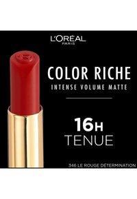 Rouge à lèvres avec finition mate dans un tube doré. L'étiquette présente "COLOR RICHE," "VOLUME INTENSE MATTE," et "TENUE 16H" avec le numéro de produit 346.
