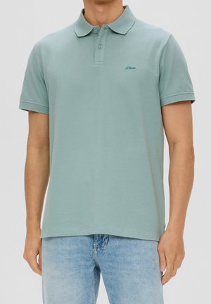 Mintgrünes Poloshirt aus Baumwolle mit weicher Textur, kurzen Ärmeln und einer Dreiknopf-Leiste. Kleines Logo auf der Brust.