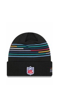 Bonnet en tricot noir avec des rayures multicolores horizontales, arborant un logo NFL brodé à l'avant et une étiquette sur le côté.