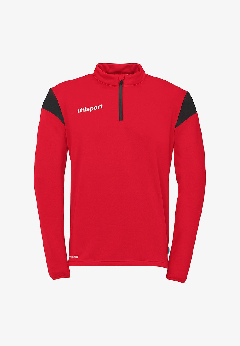 Rode sportieve top met lange mouwen en een halve ritssluiting. Heeft zwarte accenten op de schouders en een geborduurd logo op de borst. Soepele stof.