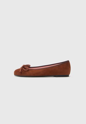 Brown suede ballet flat with a rounded toe, featuring a decorative knot at the front and a contrasting pink inner lining. Flat sole.