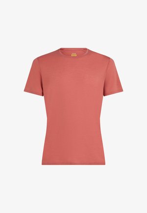 Camiseta de manga corta en color coral, hecha de un tejido suave, con un clásico cuello redondo y una textura lisa y sencilla sin adornos.